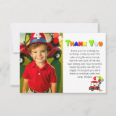 4歳の誕生日おめでとう 赤いゴルフカートの男の子 サンキューカード (正面)