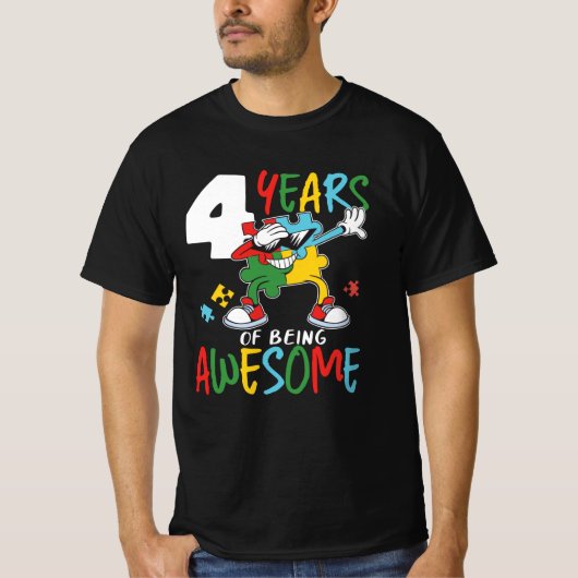 4歳の誕生日の男の子または女の子の自閉症の認識 Tシャツ (正面)