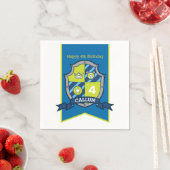 4歳の誕生日の騎士は盾の子供のパーティー スタンダードカクテルナプキン (インサイチュ)