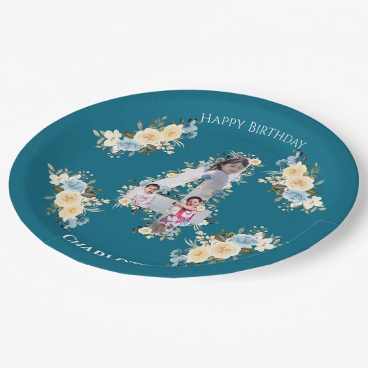4歳の誕生日ティール(緑がかった色)写真コラージュ青い黄色の花 ペーパープレート (アングル)