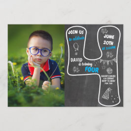 4歳の誕生日ボーイの黒板（写真の青い数字） 招待状