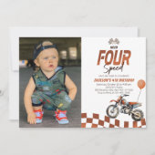 4歳の誕生日写真が必要な四輪スピードダートバイク少年 招待状 (正面)