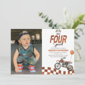 4歳の誕生日写真が必要な四輪スピードダートバイク少年 招待状 (スタンド正面)