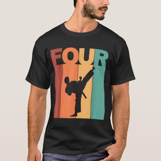 4歳の誕生日空手テコンドーテーマ Tシャツ (正面)