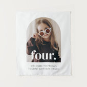 4歳の誕生日　アーチ型の写真入りウェルカムサイン タペストリー (正面)