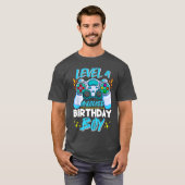 4歳男の子レベル4アンロック 4歳の誕生日ビデオ Tシャツ (正面フル)