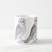 4羽のフクロウのコーヒー・マグ-斑点を付けられたフクロウの旧式なプリント コーヒーマグカップ (中央)