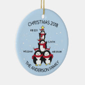4羽のペンギンのクリスマスのおもしろいのパーソナライズな系列 セラミックオーナメント (右)