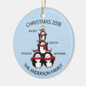 4羽のペンギンのクリスマスのおもしろいのパーソナライズな系列 セラミックオーナメント (左)