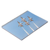 4羽のF-16雷鳥は密集隊形で飛びます ノートブック (左側)