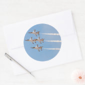 4羽のF-16雷鳥は密集隊形で飛びます ラウンドシール (封筒)