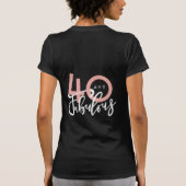 40およびすばらしいTシャツ Tシャツ (裏面)