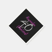 40と素晴らしいピンクと黒パーソナライズされた スタンダードカクテルナプキン (角)