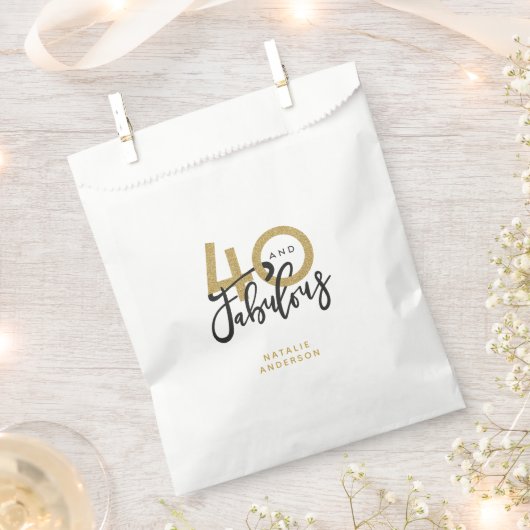 40と素晴らしい金ゴールドと黒の誕生日パーティー フェイバーバッグ (クリップ留めされた状態)