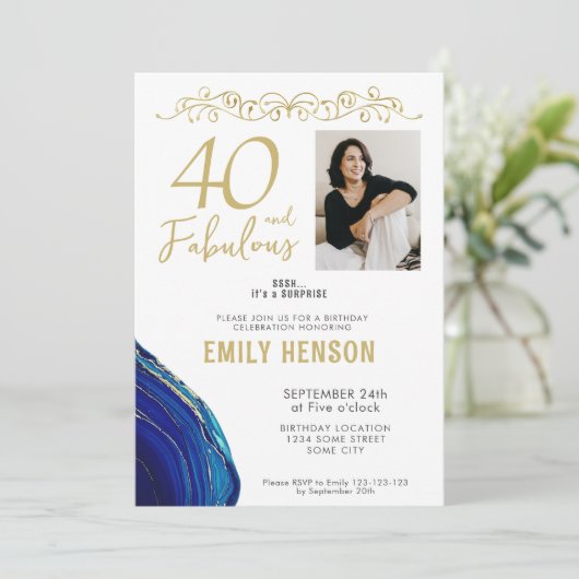 40と素晴らしい金ゴールドオーナメント40th誕生日の写真 招待状 (スタンド正面)