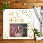 40と素晴らしい金ゴールドグリッター写真40th Birthday スタンダードカクテルナプキン<br><div class="desc">40と素晴らしい金ゴールドグリッター写真40th Birthday Napkins.モダンデザインとトレンディータイポグラフィとフェイク金ゴールドグリッタースポット。彼女のために自分の40歳の誕生日パーティー紙ナプキンを作る。</div>