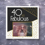 40と素晴らしい金ゴールドグリッター写真40th Birthday スタンダードカクテルナプキン<br><div class="desc">40と素晴らしいブラック金ゴールドグリッター写真40th Birthday Napkins.モダンデザインとトレンディータイポグラフィとフェイク金ゴールドグリッタースポット。彼女のために自分の40歳の誕生日パーティー紙ナプキンを作る。</div>