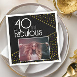 40と素晴らしい金ゴールドグリッター写真40th Birthday スタンダードカクテルナプキン<br><div class="desc">40と素晴らしいブラック金ゴールドグリッター写真40th Birthday Napkins.モダンデザインとトレンディータイポグラフィとフェイク金ゴールドグリッタースポット。彼女のために自分の40歳の誕生日パーティー紙ナプキンを作る。</div>