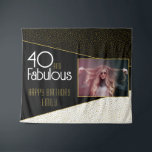 40と素晴らしい金ゴールドグリッター写真40th Birthday タペストリー<br><div class="desc">40と素晴らしいブラック金ゴールドグリッター写真40th Birthday Backdrop Tapestry.白黒にモダントレンディータイポグラフィとフェイク金ゴールドグリッタースポットを持つデザイン。40歳のパーソナライズされた誕生日パーティーの背景を作る。</div>