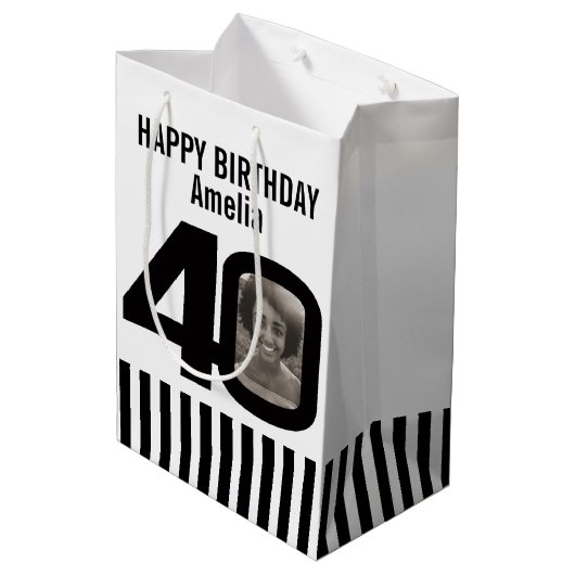 40の写真の白黒誕生日のギフトバッグ ミディアムペーパーバッグ (裏面アングル)