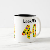 40はだれであるか見て下さい ツートーンマグカップ (正面右)