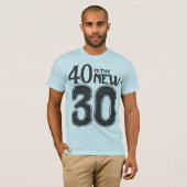 40は新しい30です(黒) Tシャツ (正面フル)