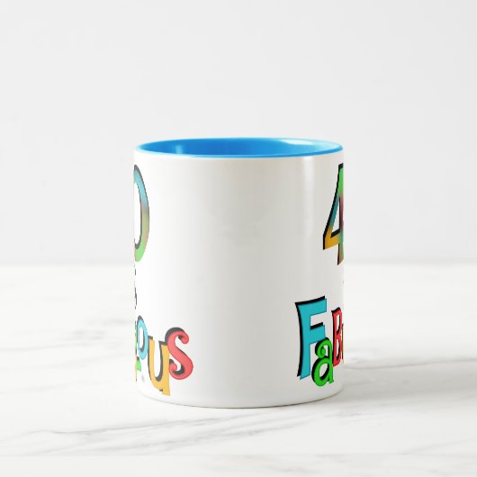 40は素晴らしい誕生日Tシャツとギフト ツートーンマグカップ (中央)