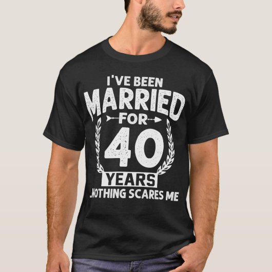 40周年を迎え結婚したて40年 Tシャツ (正面)