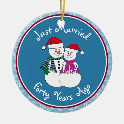 40周年記念ギフトおもしろいスノーカップルのクリスマス セラミックオーナメント (正面)