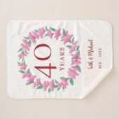 40周年記念ルビーフローラピンク花リース シェルパブランケット (正面(横))