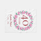 40周年記念ルビーフローラピンク花リース フリースブランケット (正面(横))