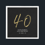 40周年 ゴールド＆ブラックレタリング 誕生日パーティー スタンダードカクテルナプキン<br><div class="desc">このシンプルなカスタムナプキンは、あなたの40歳の誕生日パーティーにスタイリッシュなディテールを追加します。このデザインは、ブラックの背景にゴールドの洗練されたレタリング「40」とカスタムテキストが特徴です。マッチングの招待状やパーティー用品は、BaraBomDesignの私のショップでご利用いただけます。</div>