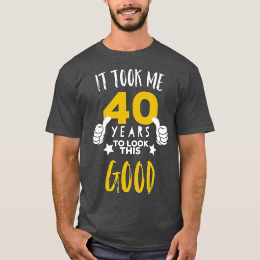 40回目の誕生日プレゼント見るのに40年かかった Tシャツ (正面)