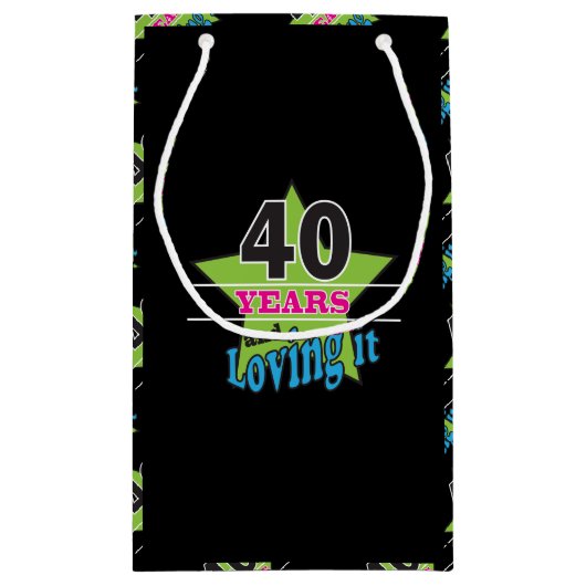 40年およびそれを愛すること! |の第40誕生日 スモールペーパーバッグ (裏面)