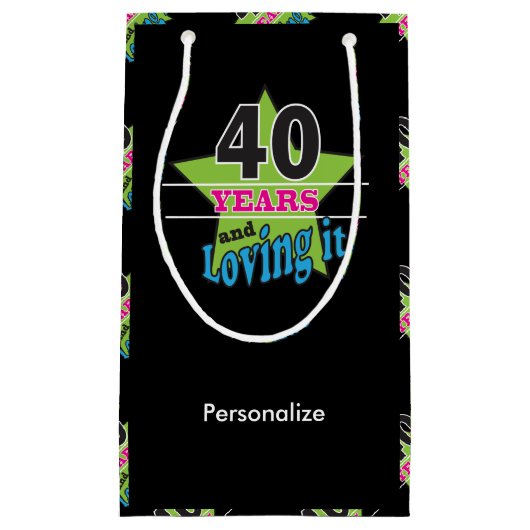 40年およびそれを愛すること! |の第40誕生日 スモールペーパーバッグ (正面)