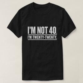 40歳の誕生日おもしろTシャツ 私は40歳ではなく18歳+2回 Tシャツ