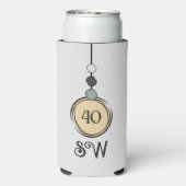 40歳の誕生日を追加イニシャル任意の年齢ピーチグレー スリム缶クーラー (Seltzer裏面)