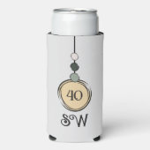 40歳の誕生日を追加イニシャル任意の年齢ピーチグレー スリム缶クーラー (Seltzer正面)
