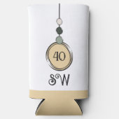 40歳の誕生日を追加イニシャル任意の年齢ピーチホワイト スリム缶クーラー (正面)