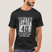 40歳の誕生日スピードおもしろい制限標識40歳M Tシャツ (正面)