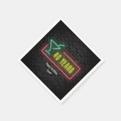 40歳の誕生日ネオンサインがレンガの壁に スタンダードカクテルナプキン (角)