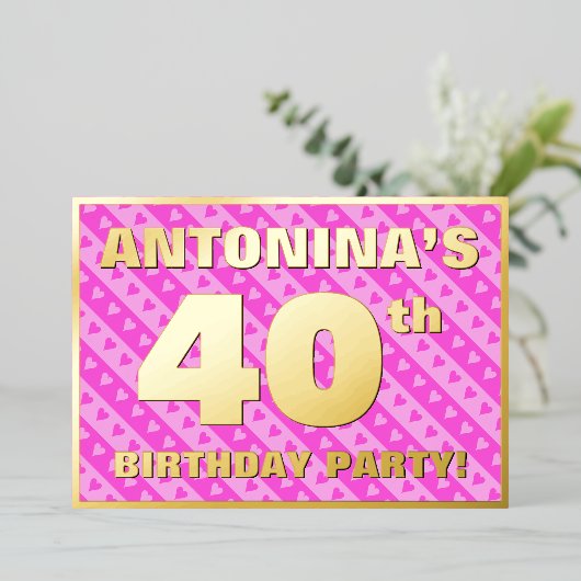 40歳の誕生日パーティー—おもしろいピンクのハートとストライプ 箔招待状 (立ち正面)