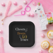 40歳の誕生日ビールと応援ブラック金ゴールドパーティー ペーパープレート (パーティー)