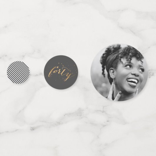 40歳の誕生日フォト白黒金ゴールドパーティー コンフェッティ (正面)