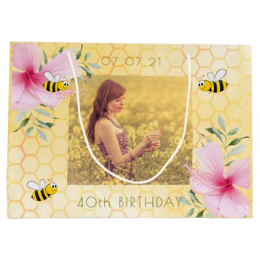 40歳の誕生日ミツバチのハニカムピンクの花模様写真 ラージペーパーバッグ (裏面)