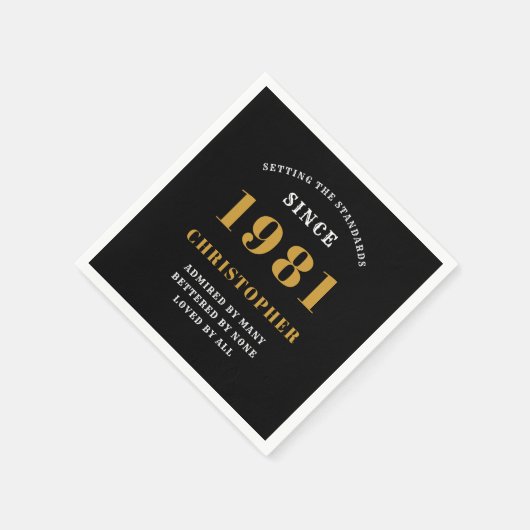 40歳の誕生日1981年ブラック金ゴールドパーソナライズされた スタンダードカクテルナプキン (角)