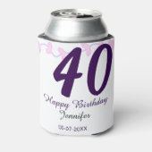 40歳の誕生日 名前 日付 年 紫の花 ピンバッジ 缶クーラー (缶裏面)