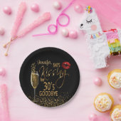 40歳の誕生日 – 彼女はキスをする30歳の別れ ペーパープレート (パーティー)