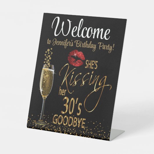 40歳の誕生日 – 彼女はキスをする30歳の別れ 台座サイン (正面)