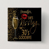 40歳の誕生日 – 彼女はキスをする30歳の別れ 缶バッジ (正面)